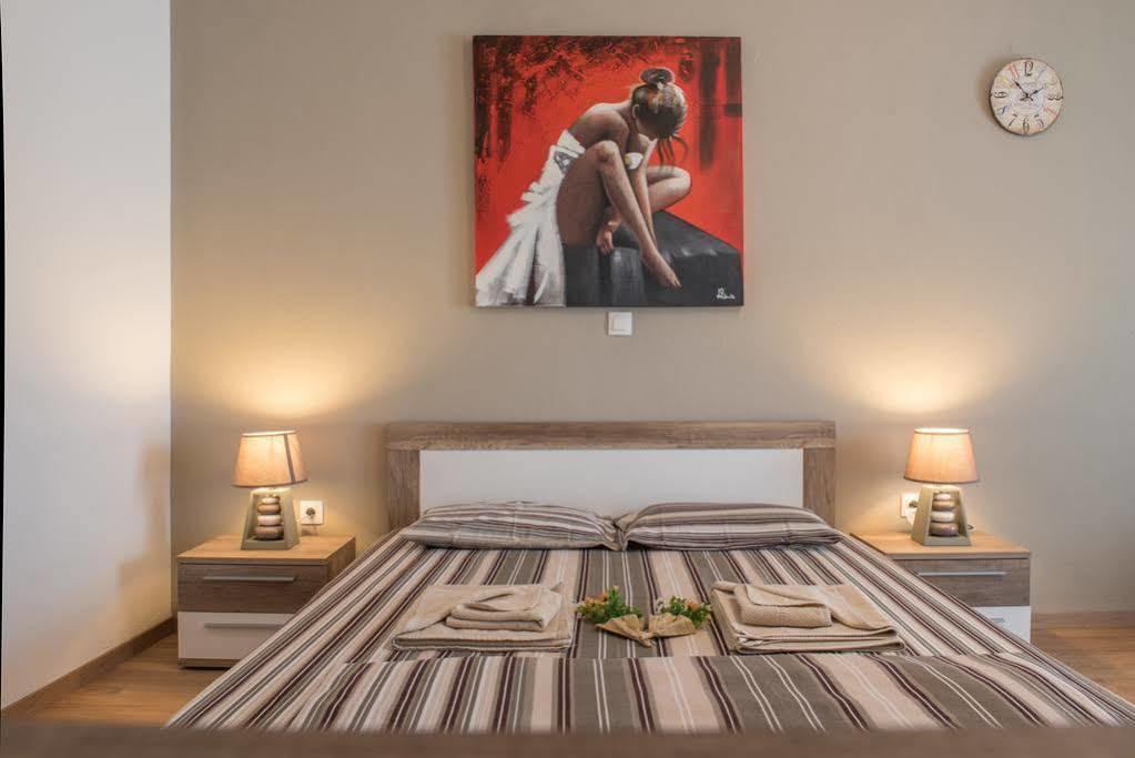 Michalis Apartments Polýgyros Eksteriør bilde