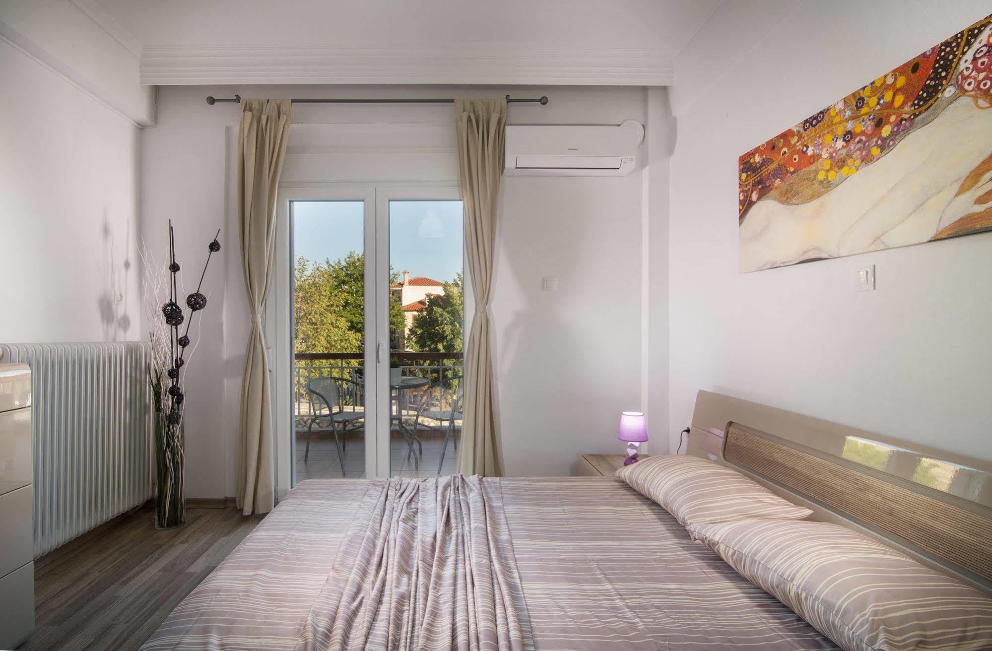 Michalis Apartments Polýgyros Eksteriør bilde